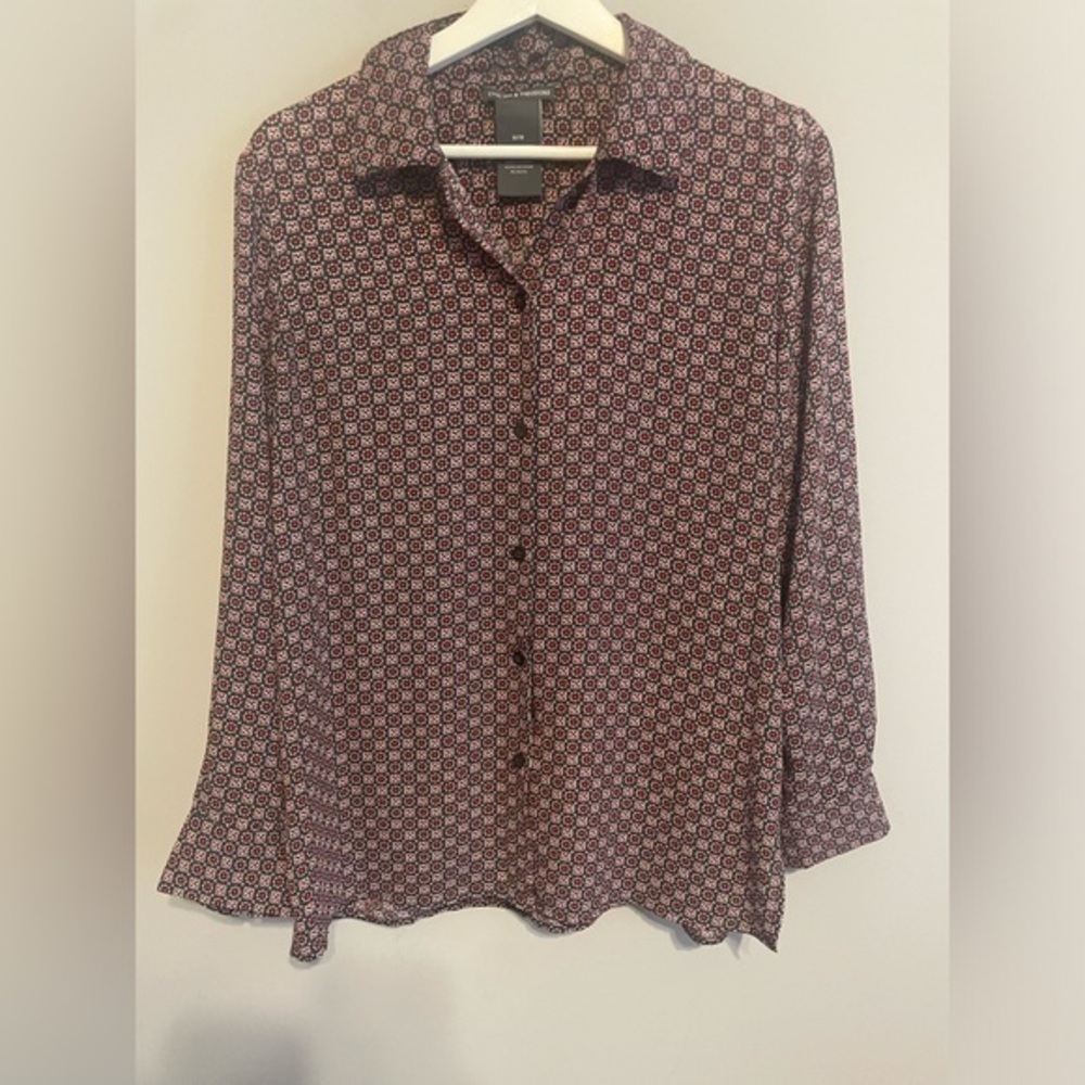 CHELSEA & THEODORE | sz M Women's Red/Blue Medallion Long Sleeve Button Down Top